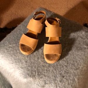 Coclico  Cork wedge in tan